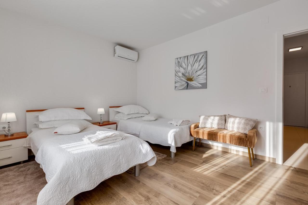 Elegant Two Bedroom Apartment Zadar Buitenkant foto