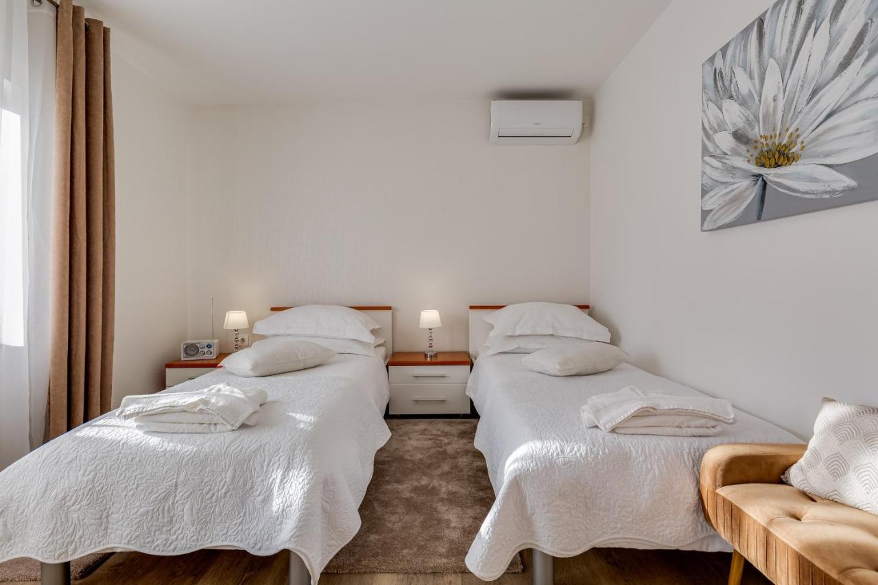 Elegant Two Bedroom Apartment Zadar Buitenkant foto