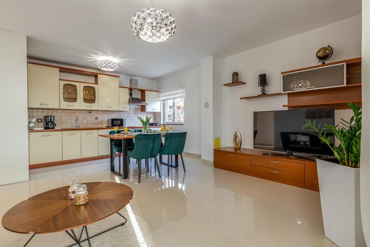 Elegant Two Bedroom Apartment Zadar Buitenkant foto